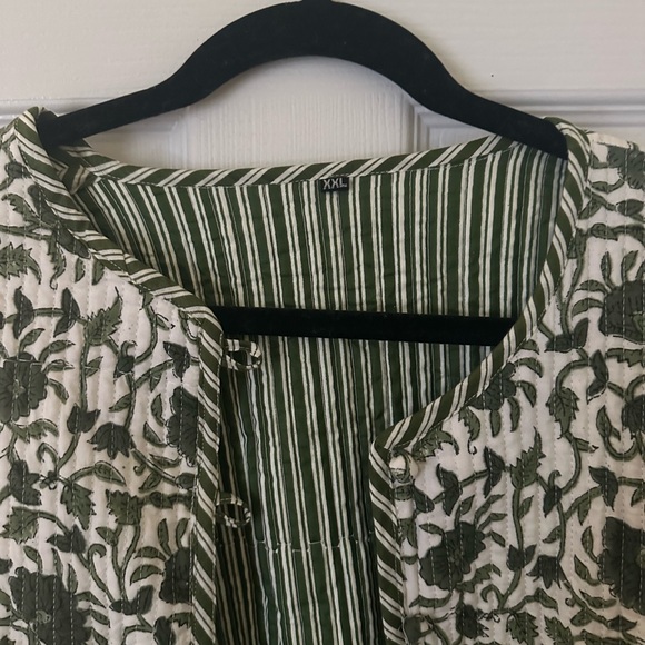 Floral Green and White Quilted Jacket - Picture 2 of 3